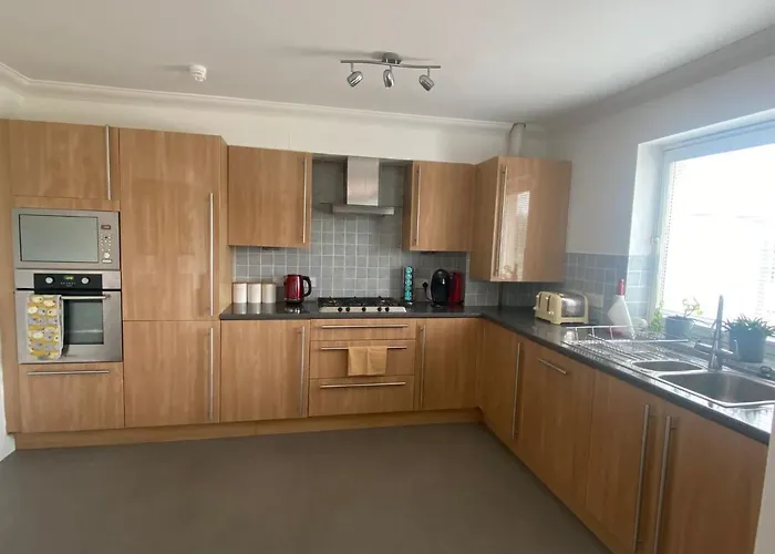 The Duplex Nairn- Spacious 3 Bedroom With Sunny Balcony