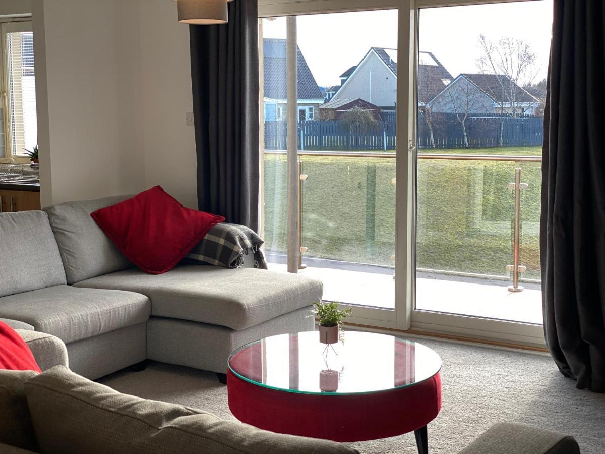 The Duplex Nairn- Spacious 3 Bedroom With Sunny Balcony Appartement Nairn